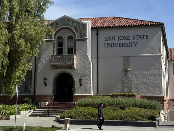 美國(guó)大學(xué)就業(yè)