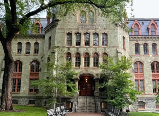 美國大學(xué)本科學(xué)費